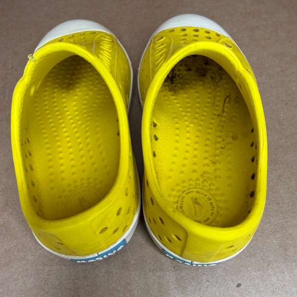 Native Jefferson Yellow EVA Slip On Water Shoes Sneakers Kids Toddler Size C7 - Picture 5 of 8